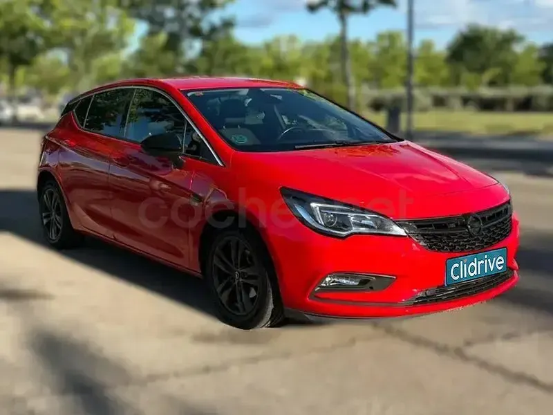 Usado Opel Astra 125 CV (91 kW) 2019 Rojo Utilitario