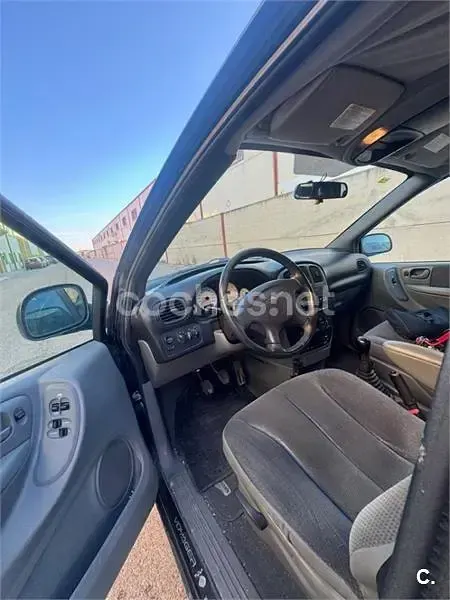 Usado Chrysler Voyager 150 CV (110 kW) 2004 Azul Monovolumen