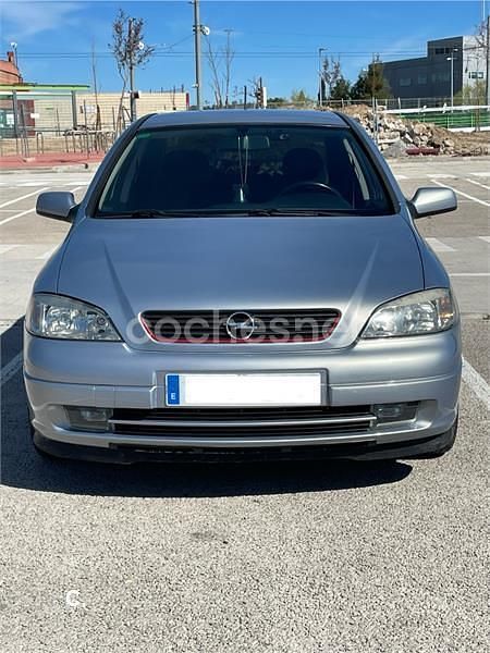 Gris / plata Usado 2001 Opel Astra Elegance Berlina | 2000 € (Buen precio) - Imagen 1/4