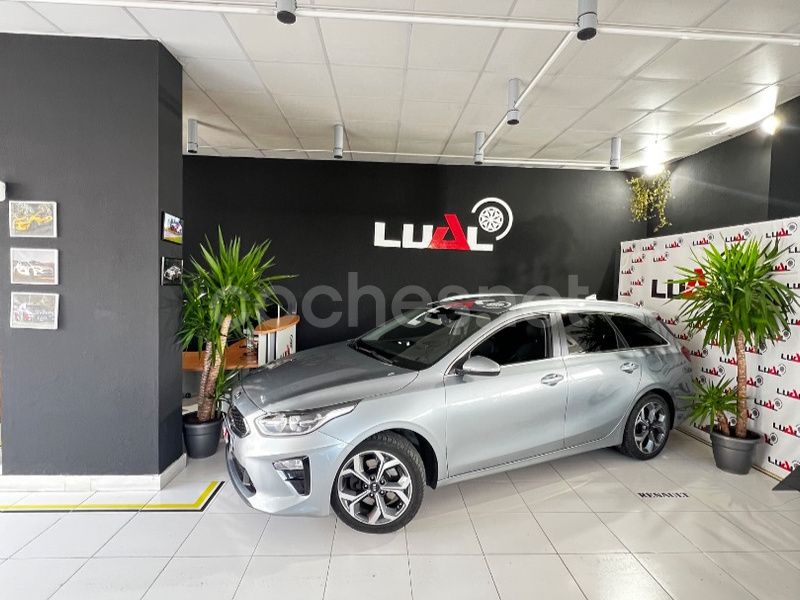Gris / plata Usado 2019 Kia Ceed Familiar | 7900 € (Precio justo) - Imagen 1/4