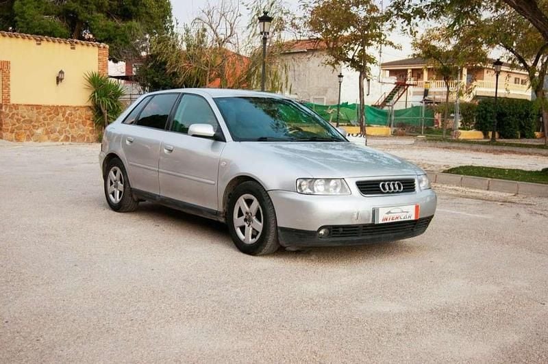 Usado Audi A3 Ambiente 110 CV (80 kW) 2001 Gris Utilitario