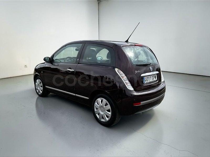 Usado Lancia Ypsilon 77 CV (56 kW) 2009 Granate Utilitario