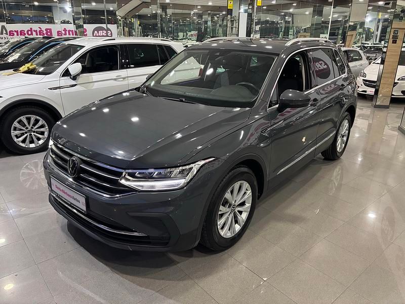 Gris Usado 2024 VW Tiguan Life SUV | 30.490 € (Super precio) - Imagen 1/4