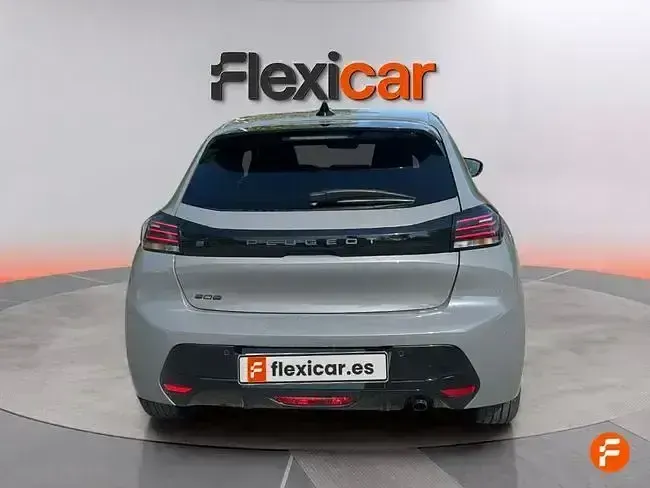 Usado Peugeot 208 Allure 100 CV (73 kW) 2025 Gris Utilitario