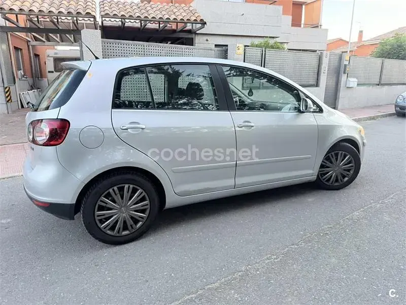 Usado VW Golf Plus Cross Sport 160 CV (117 kW) 2009 Gris / plata Monovolumen
