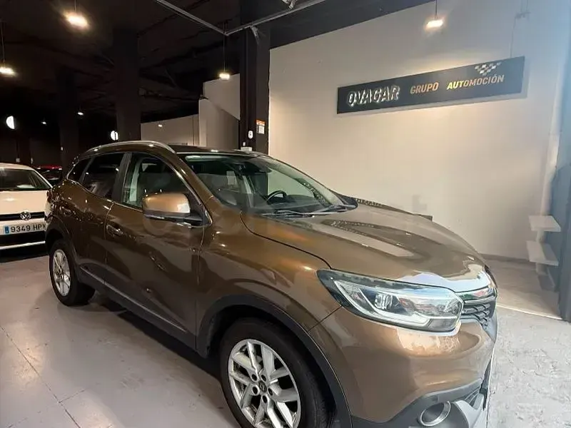 Usado Renault Kadjar Zen 130 CV (95 kW) 2015 Marrón SUV