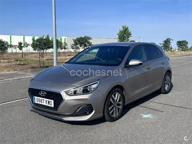 Usado Hyundai i30 120 CV (88 kW) 2019 Beige Berlina