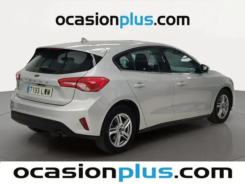 Usado Ford Focus Trend 95 CV (69 kW) 2022 Gris / plata Berlina