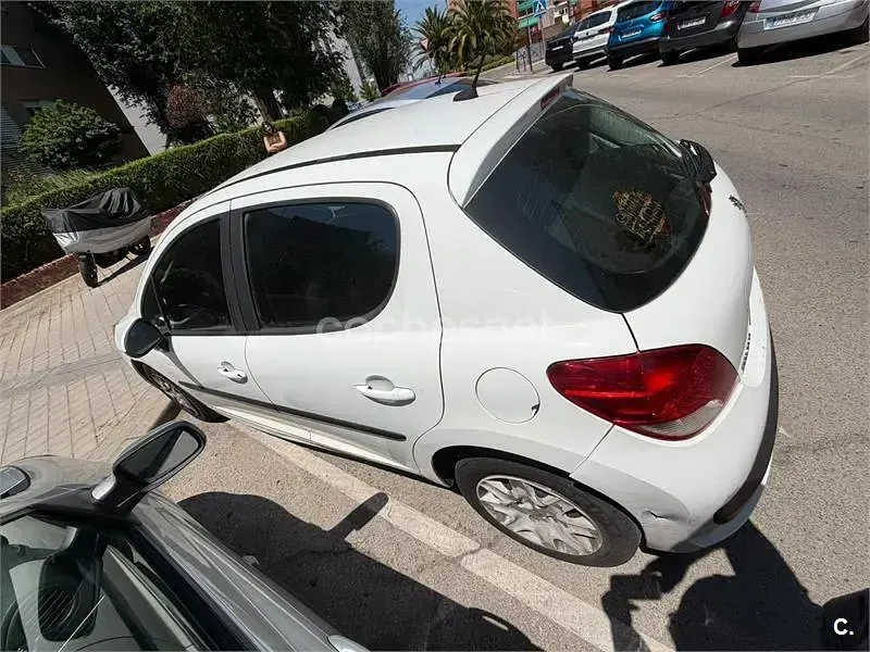 Usado Peugeot 207 75 CV (55 kW) 2009 Blanco Berlina