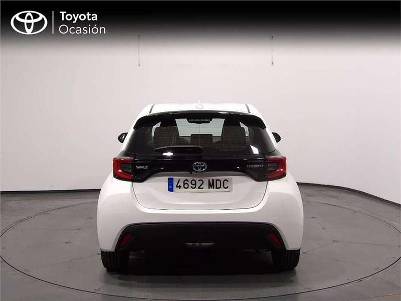 Usado Toyota Yaris Hybrid Active 116 CV (85 kW) 2022 Utilitario