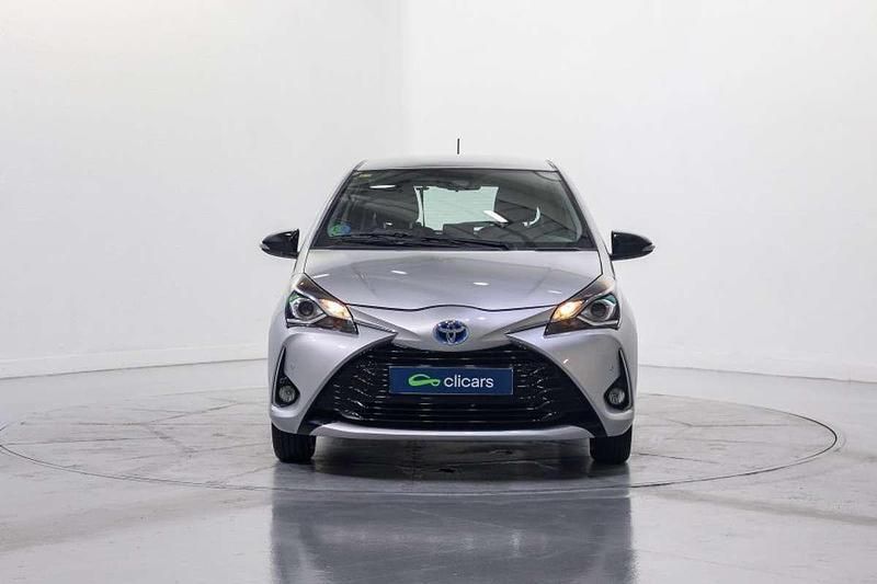 Usado Toyota Yaris Hybrid Active 75 CV (55 kW) 2017 Plateado Berlina