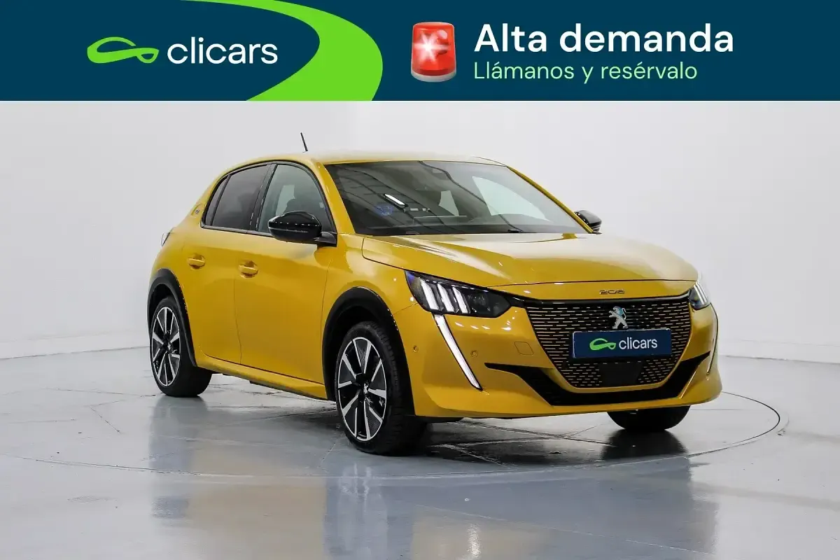 Usado Peugeot e-208 GT 100 kW (136 CV) 2021 Amarillo Utilitario
