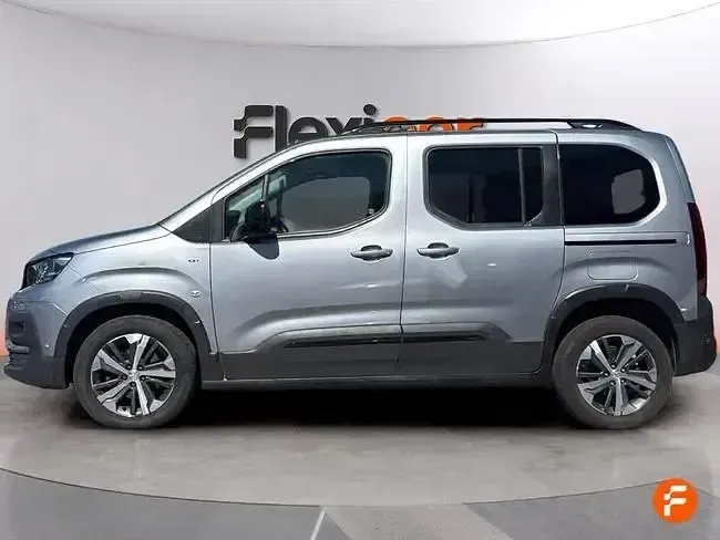 Usado Peugeot Rifter GT 130 CV (95 kW) 2023 Gris Monovolumen