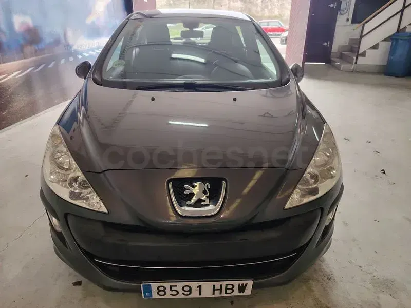 Usado Peugeot 308 Envy 92 CV (67 kW) 2011 Gris / plata Berlina