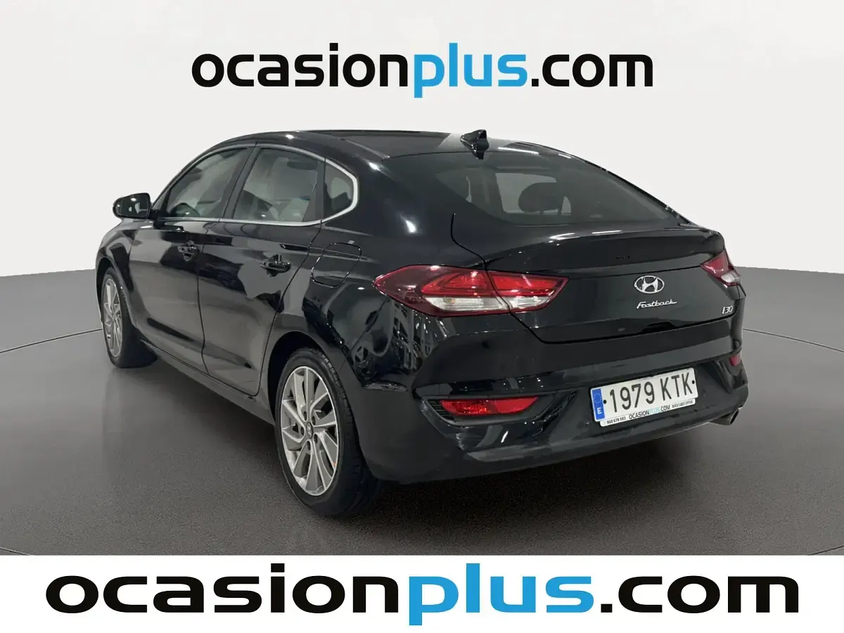 Usado Hyundai i30 120 CV (88 kW) 2019 Negro Berlina