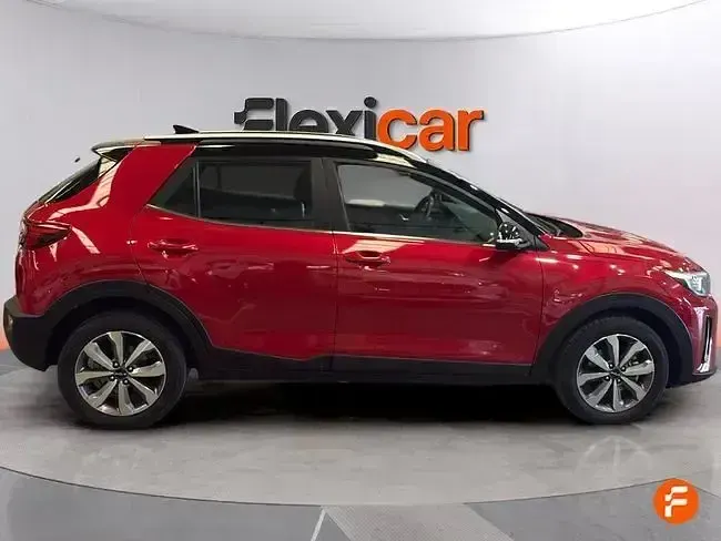 Usado Kia Stonic 100 CV (73 kW) 2022 Rojo SUV