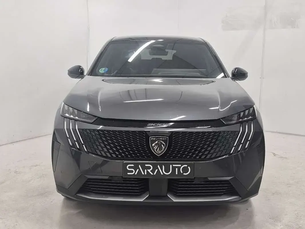 Usado Peugeot 3008 GT 136 CV (100 kW) 2024 Gris SUV
