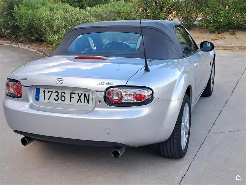 Usado Mazda MX5 Active 126 CV (92 kW) 2007 Gris / plata Descapotable