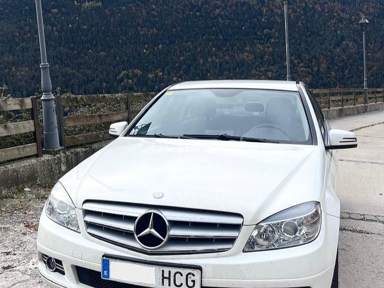 Usado Mercedes C220 170 CV (125 kW) 2011 Blanco Familiar