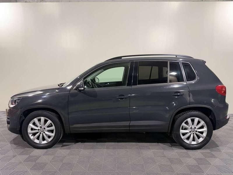 Käytetty VW Tiguan 140 HP (102 kW) 2014 Harmaa Katumaasturi