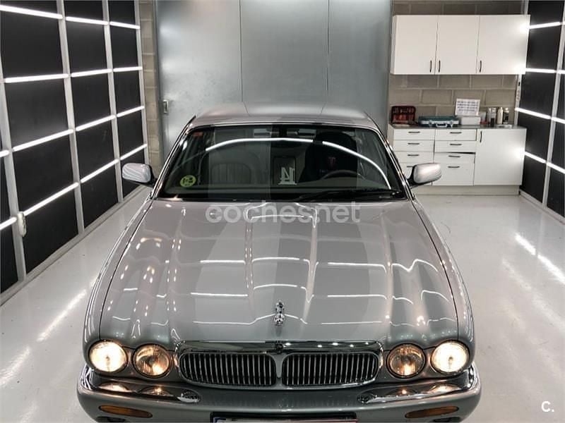 Usado Jaguar XJ 290 CV (213 kW) 2001 Gris / plata Berlina