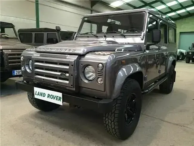 Usado Land Rover Defender 122 CV (89 kW) 2013 Gris SUV