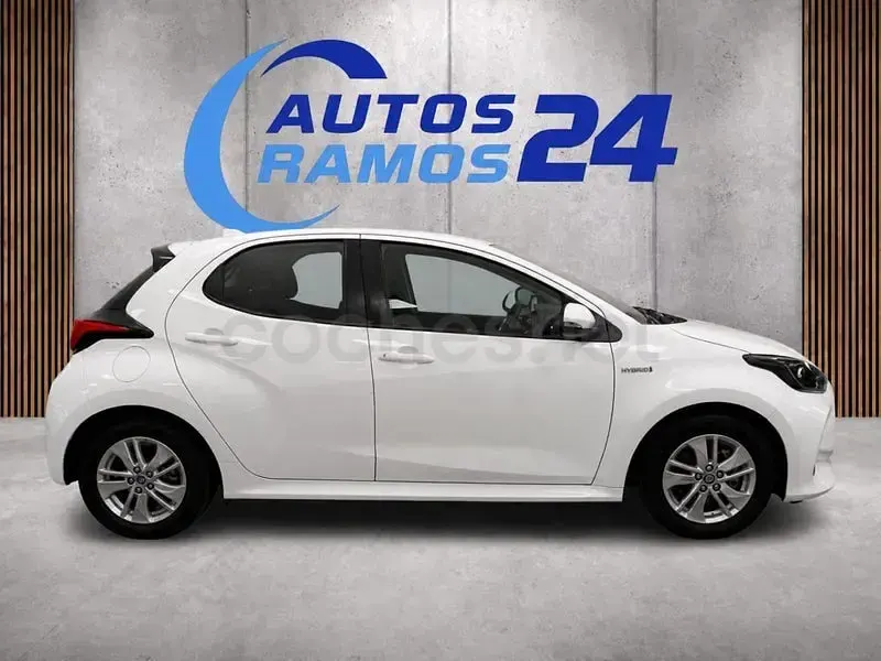 Usado Toyota Yaris 125 CV (91 kW) 2024 Blanco Utilitario