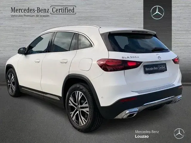 Usado Mercedes GLA200 150 CV (110 kW) 2024 Blanco polar SUV