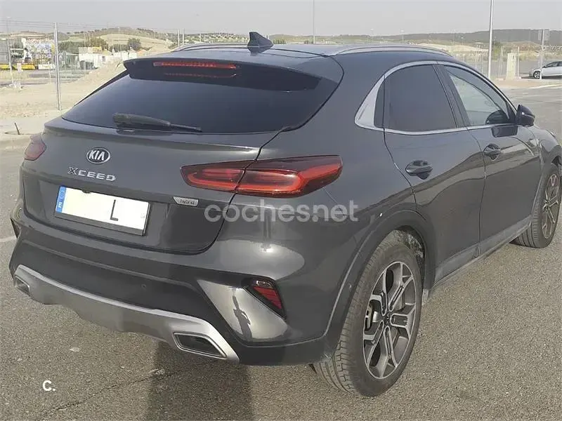 Usado Kia XCeed 160 CV (117 kW) 2021 Gris / plata SUV
