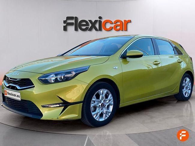 Usado Kia Ceed 100 CV (73 kW) 2023 Amarillo Utilitario