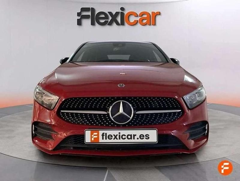 Usado Mercedes A180 116 CV (85 kW) 2019 Rojo Utilitario