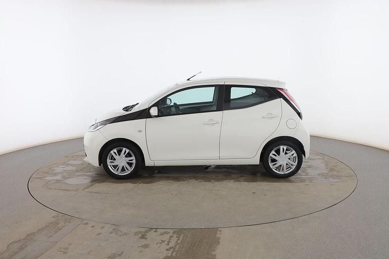 Usado Toyota Aygo X-play 70 CV (51 kW) 2016 Blanco Utilitario