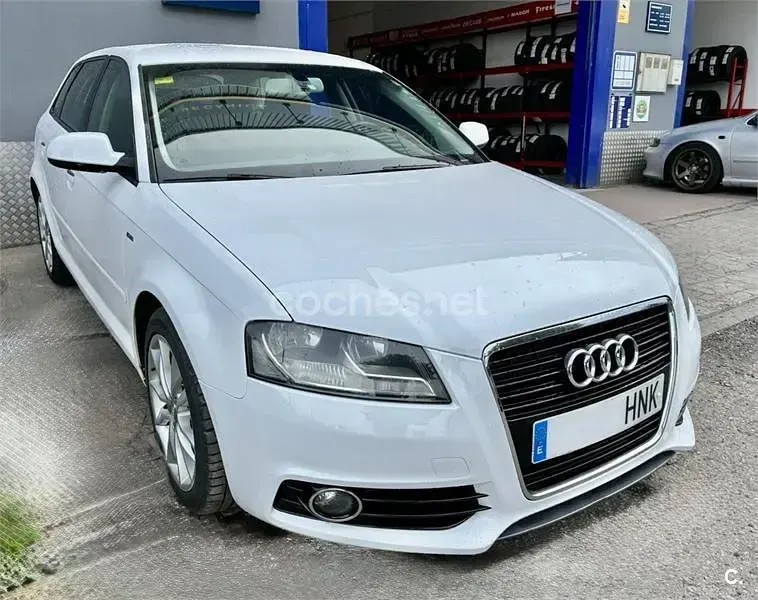 Usado Audi A3 S-Line 105 CV (77 kW) 2013 Blanco Berlina
