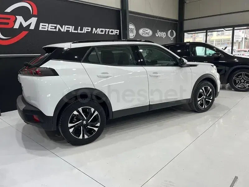 Usado Peugeot 2008 Active 110 CV (80 kW) 2021 Blanco SUV