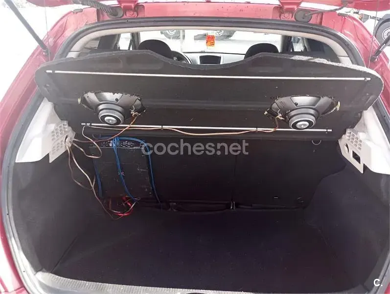 Usado Peugeot 207 90 CV (66 kW) 2008 Granate Berlina