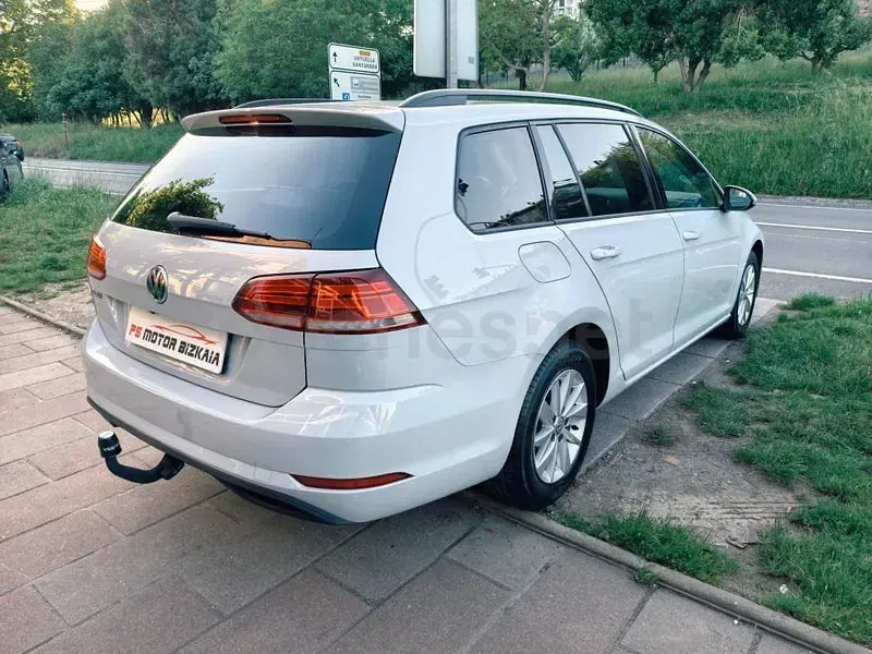 Usado VW Golf VII Edition 115 CV (84 kW) 2018 Gris / plata Familiar