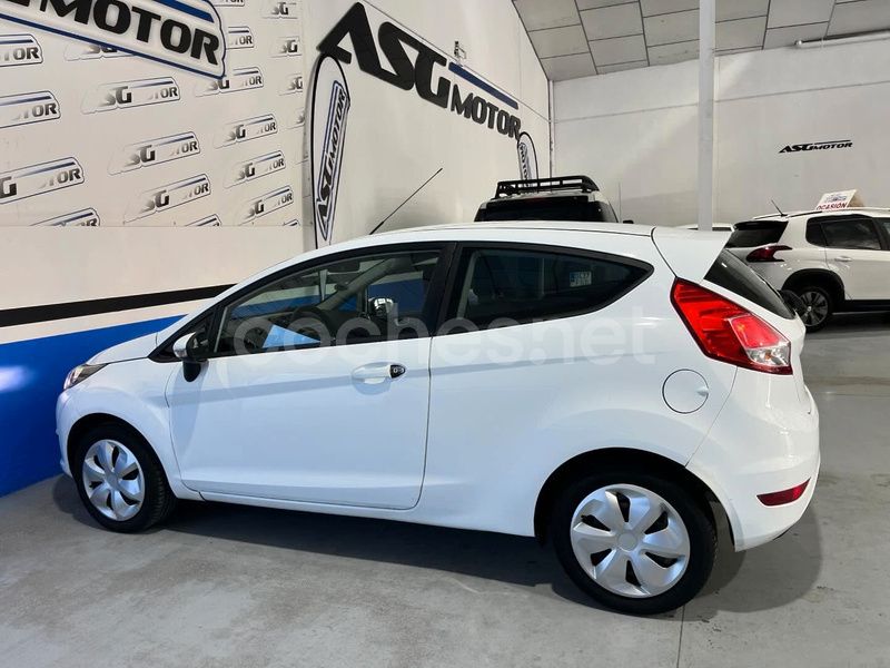Usado Ford Fiesta Trend 86 CV (63 kW) 2018 Blanco Utilitario