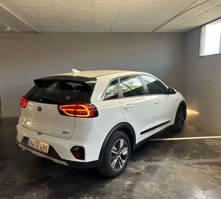 Usado Kia Niro 141 CV (103 kW) 2021 Blanco SUV