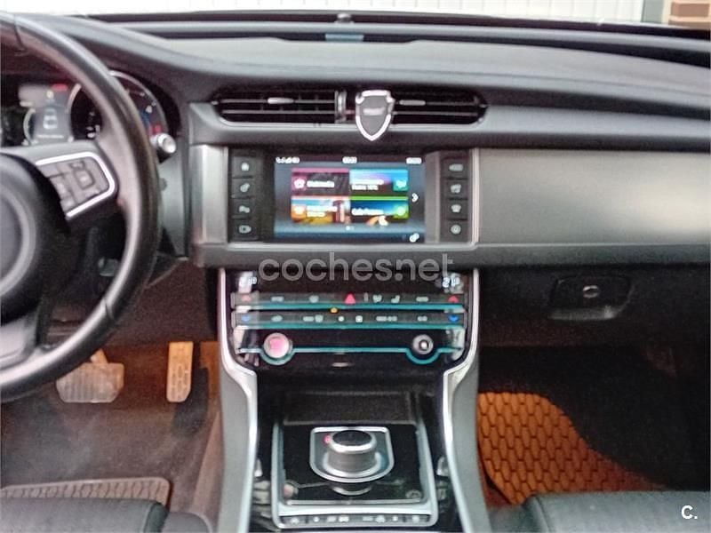 Usado Jaguar XF Prestige 180 CV (132 kW) 2016 Blanco Berlina