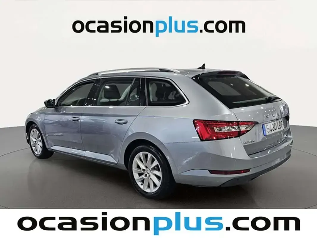 Usado Skoda Superb Ambition 150 CV (110 kW) 2019 Gris Familiar