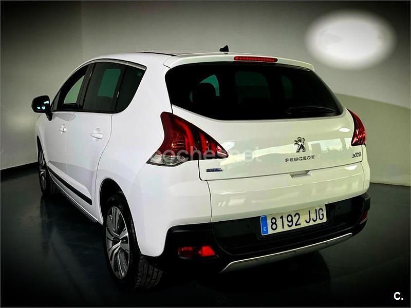 Usado Peugeot 3008 Access 120 CV (88 kW) 2015 Blanco Familiar