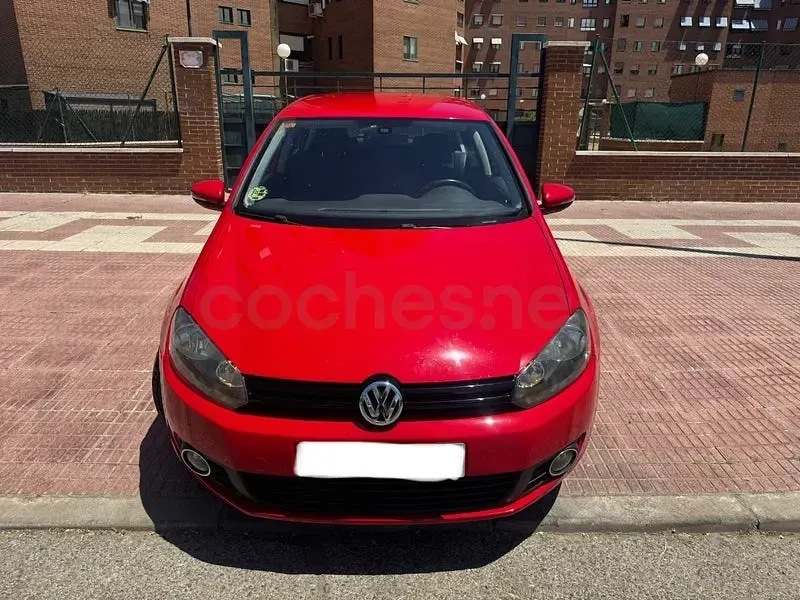 Usado VW Golf VI 105 CV (77 kW) 2011 Rojo Utilitario