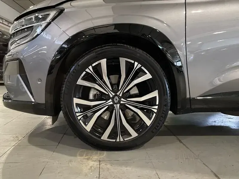Usado Renault Austral Iconic 199 CV (146 kW) 2024 Gris SUV