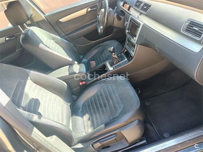 Usado VW Passat Highline 140 CV (102 kW) 2010 Azul Familiar