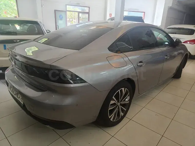 Usado Peugeot 508 Active 130 CV (95 kW) 2022 Gris / plata Berlina
