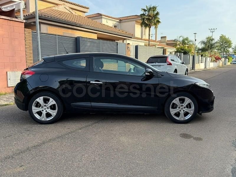 Usado Renault Mégane Dynamique 110 CV (80 kW) 2011 Negro Berlina
