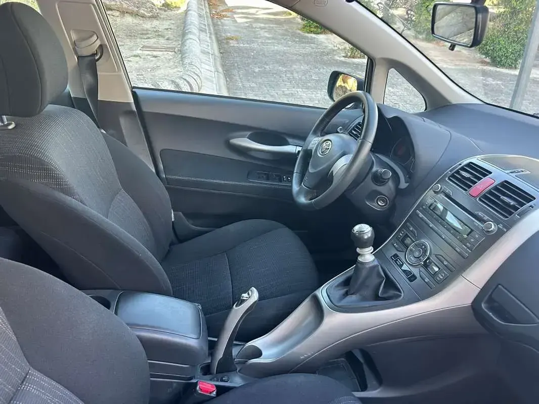 Usado Toyota Auris Advance 126 CV (92 kW) 2009 Gris Utilitario