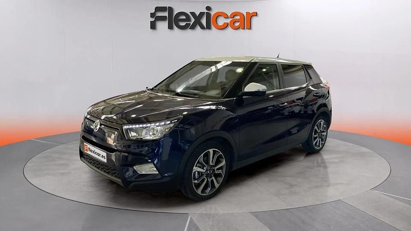 Usado Ssangyong (KGM) Tivoli Limited 116 CV (85 kW) 2017 Negro SUV