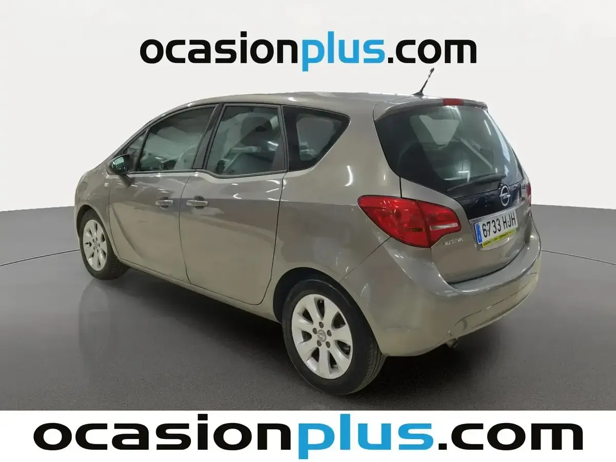Usado Opel Meriva Essentia 75 CV (55 kW) 2012 Gris Monovolumen