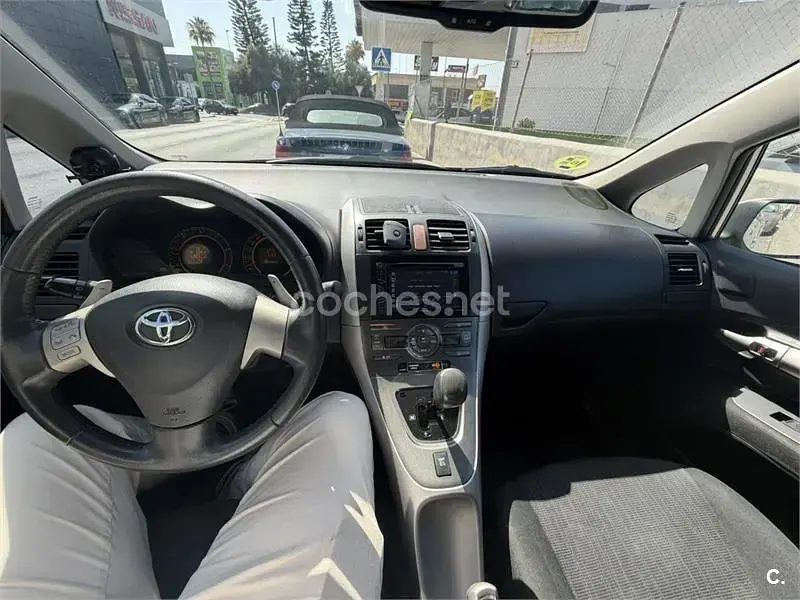 Usado Toyota Auris Luna 90 CV (66 kW) 2007 Gris / plata Utilitario